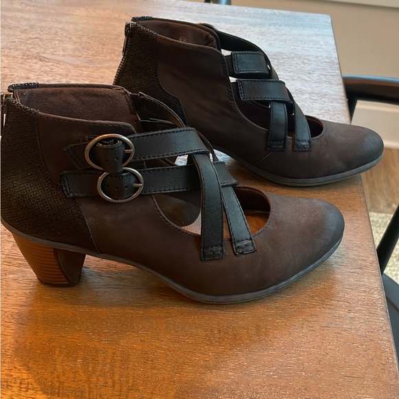 Earth Amber Soft Buck Womens Brown Leather Ankle & Booties Boots - Picture 4 of 7